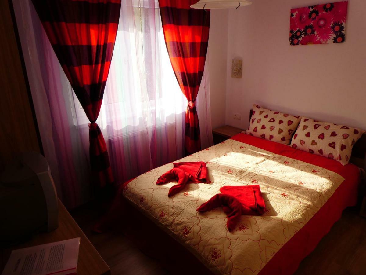 Casa Trache Hotel คาลิมาเนช ภายนอก รูปภาพ